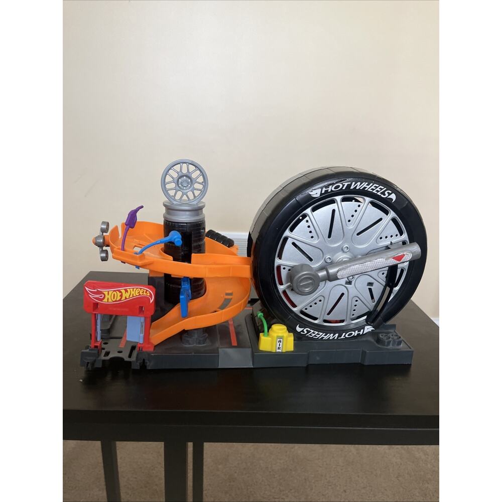 Hot Wheels Super Spin Tire Shop City Play Set FNB17 Playset 2017, cars tracks